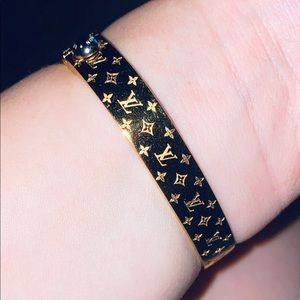 Nanogram Cuff